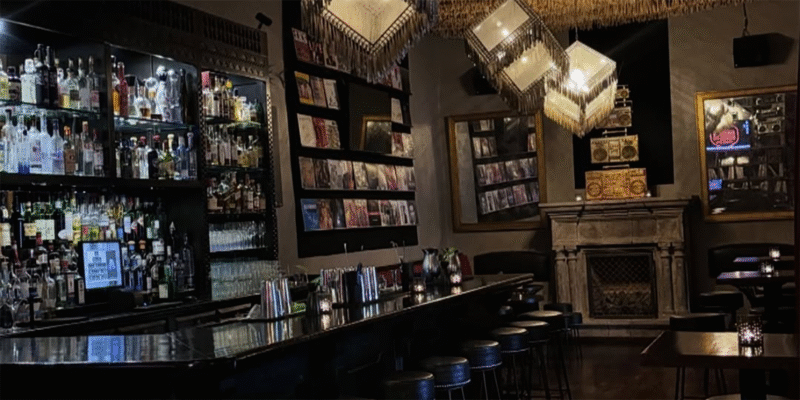 The Bar at the R